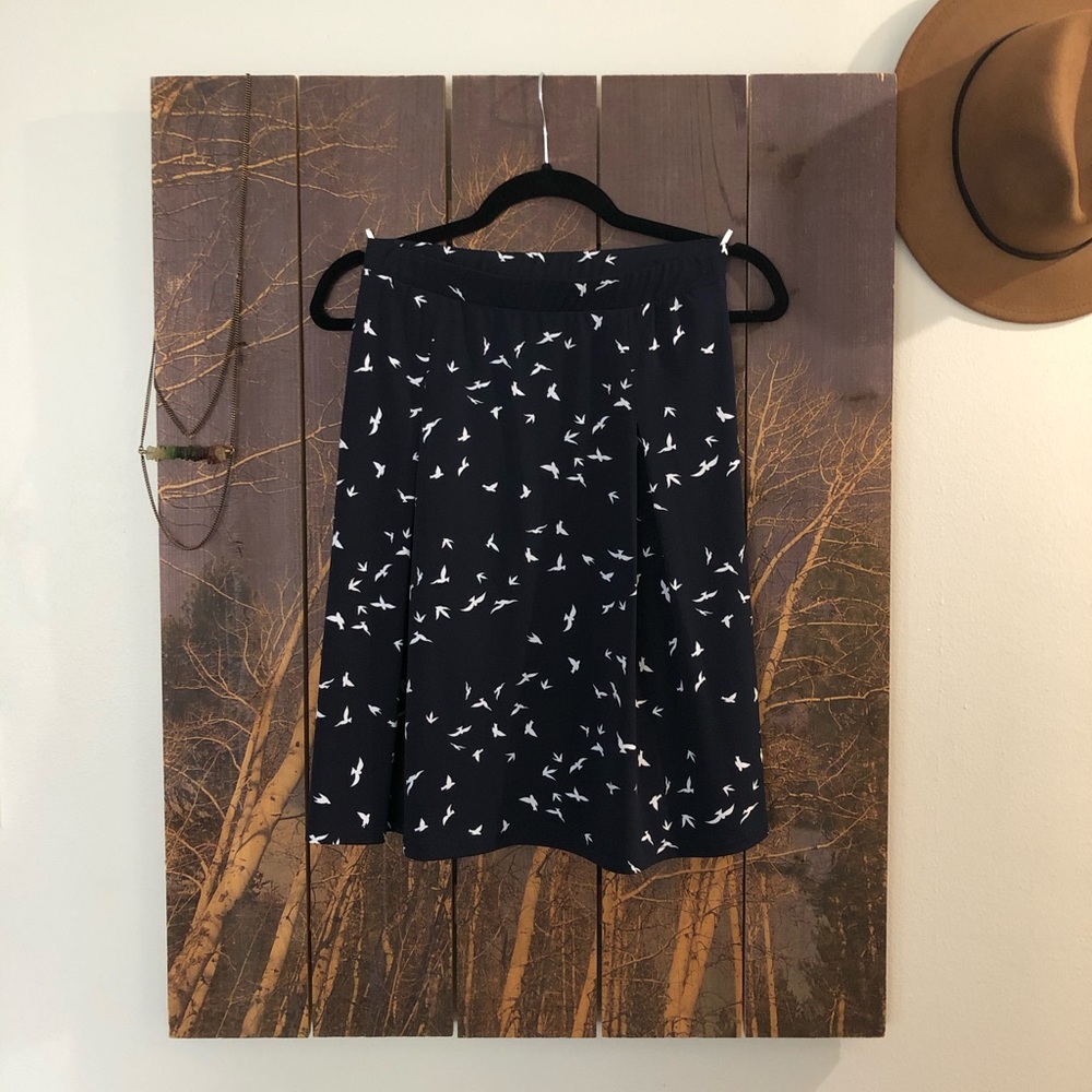 NWOT // Gilli women’s knit skirt in bird print